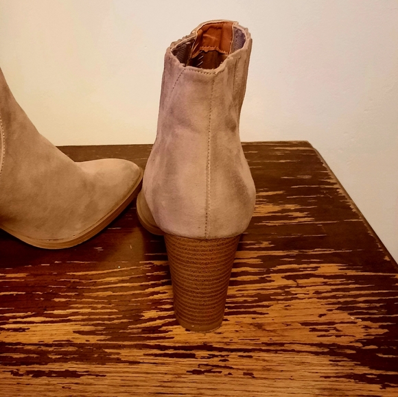 Boot - Picture 15 of 16